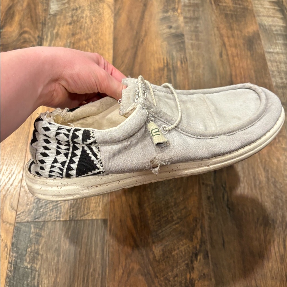 ❌SOLD DO NOT BUY❌ Wally Tribal Patterned Hey Dudes - Picture 2 of 3